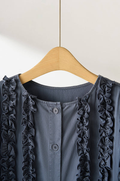 一款能滿足您時尚品味的荷葉邊設計外套。