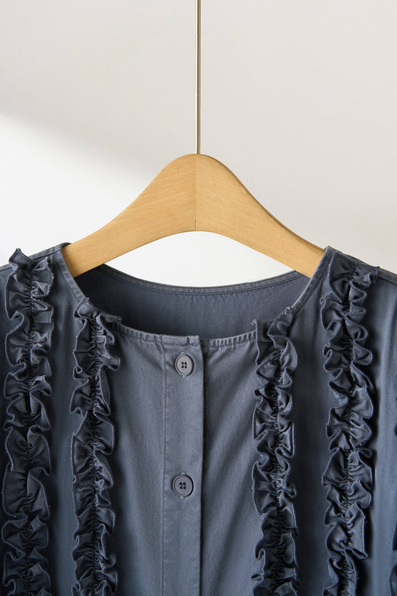 一款能滿足您時尚品味的荷葉邊設計外套。