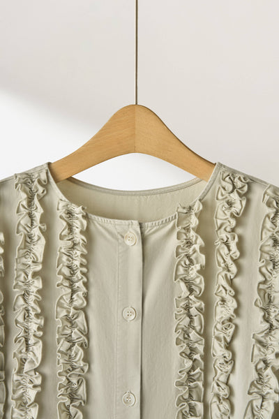 一款能滿足您時尚品味的荷葉邊設計外套。