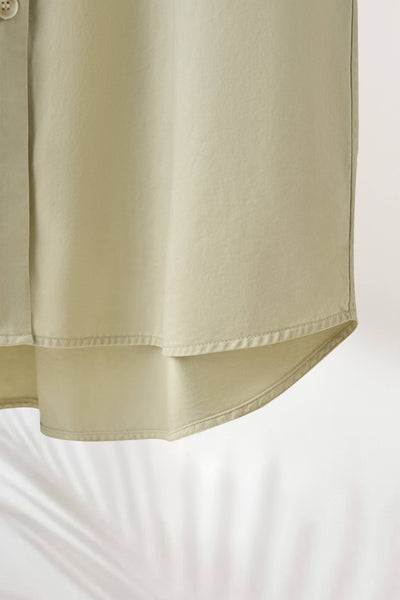 一款能滿足您時尚品味的荷葉邊設計外套。