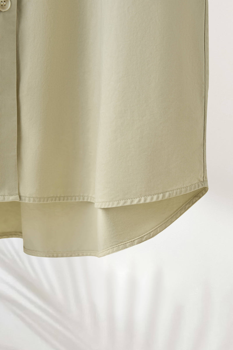 一款能滿足您時尚品味的荷葉邊設計外套。