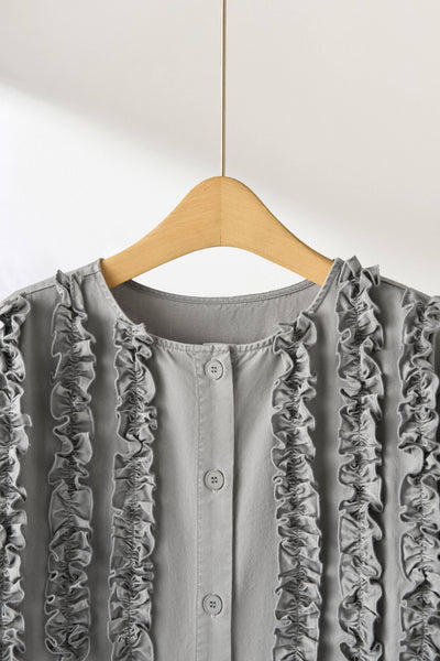 一款能滿足您時尚品味的荷葉邊設計外套。