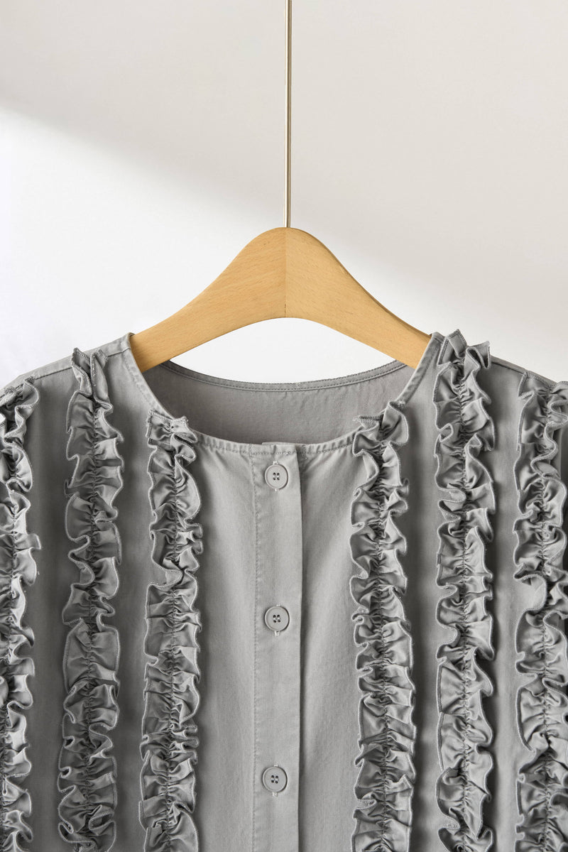 一款能滿足您時尚品味的荷葉邊設計外套。