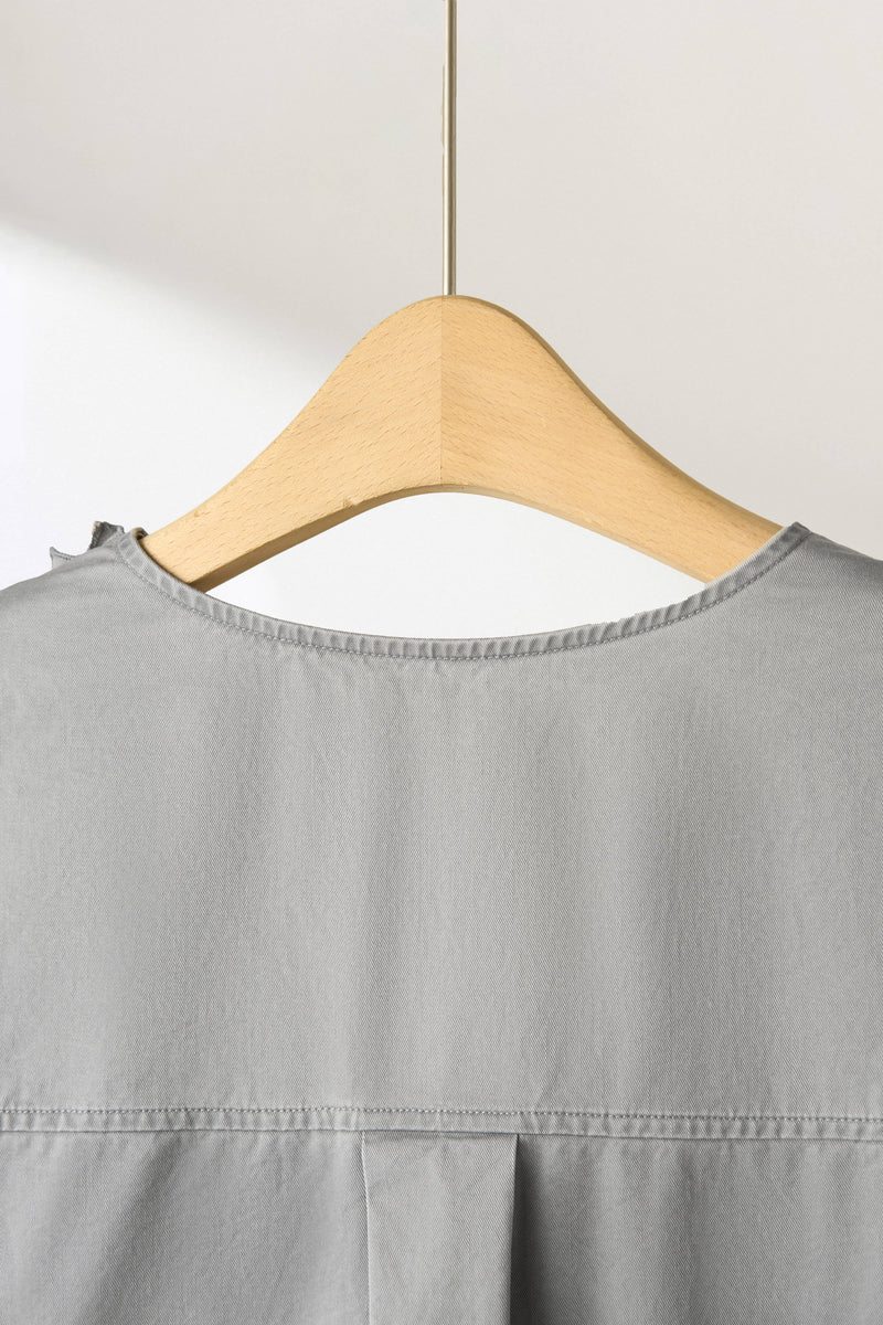 一款能滿足您時尚品味的荷葉邊設計外套。