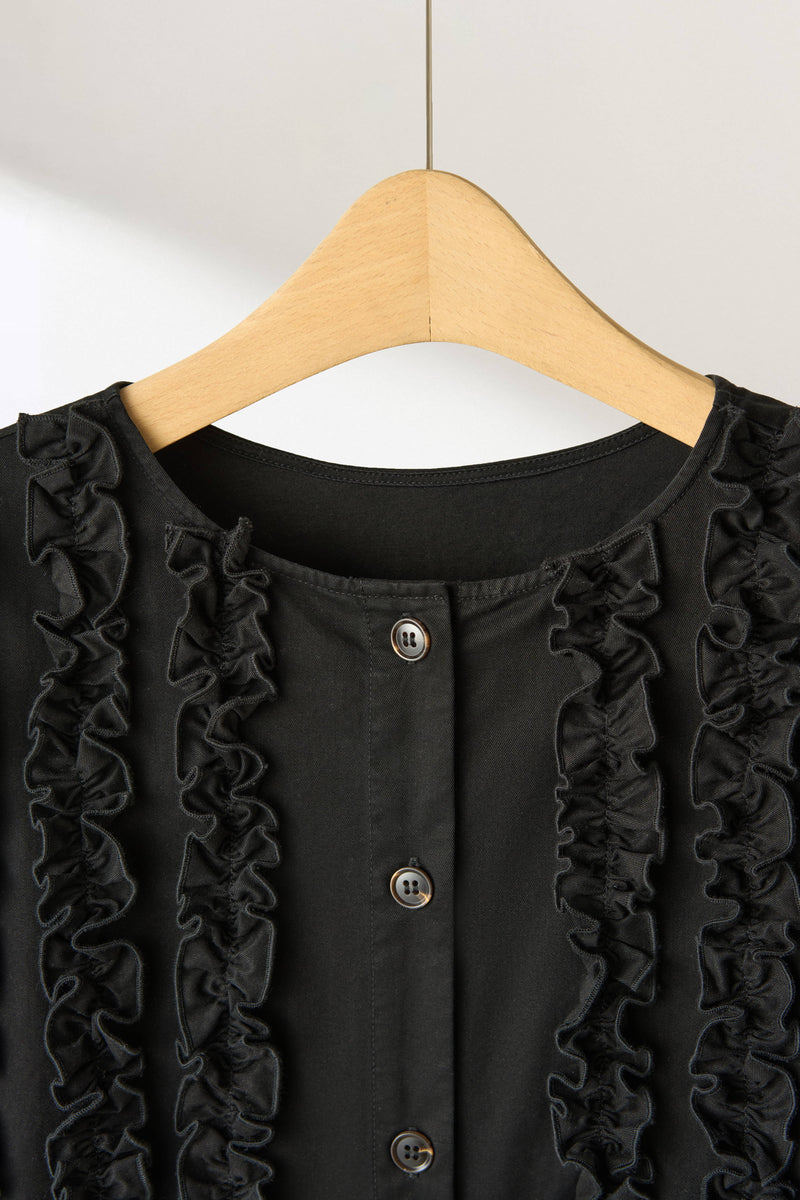 一款能滿足您時尚品味的荷葉邊設計外套。