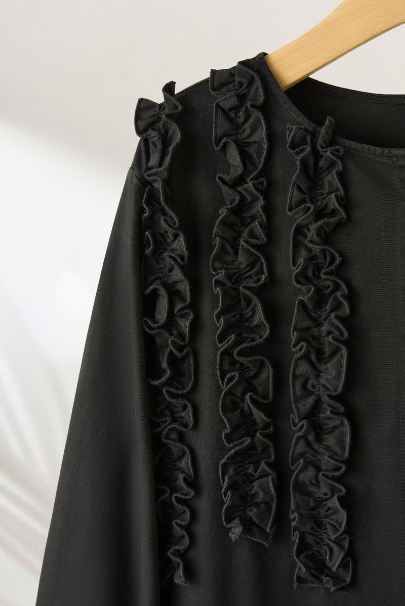 一款能滿足您時尚品味的荷葉邊設計外套。