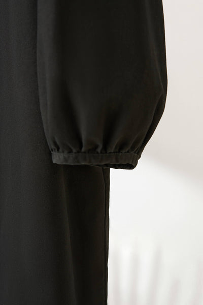 一款能滿足您時尚品味的荷葉邊設計外套。