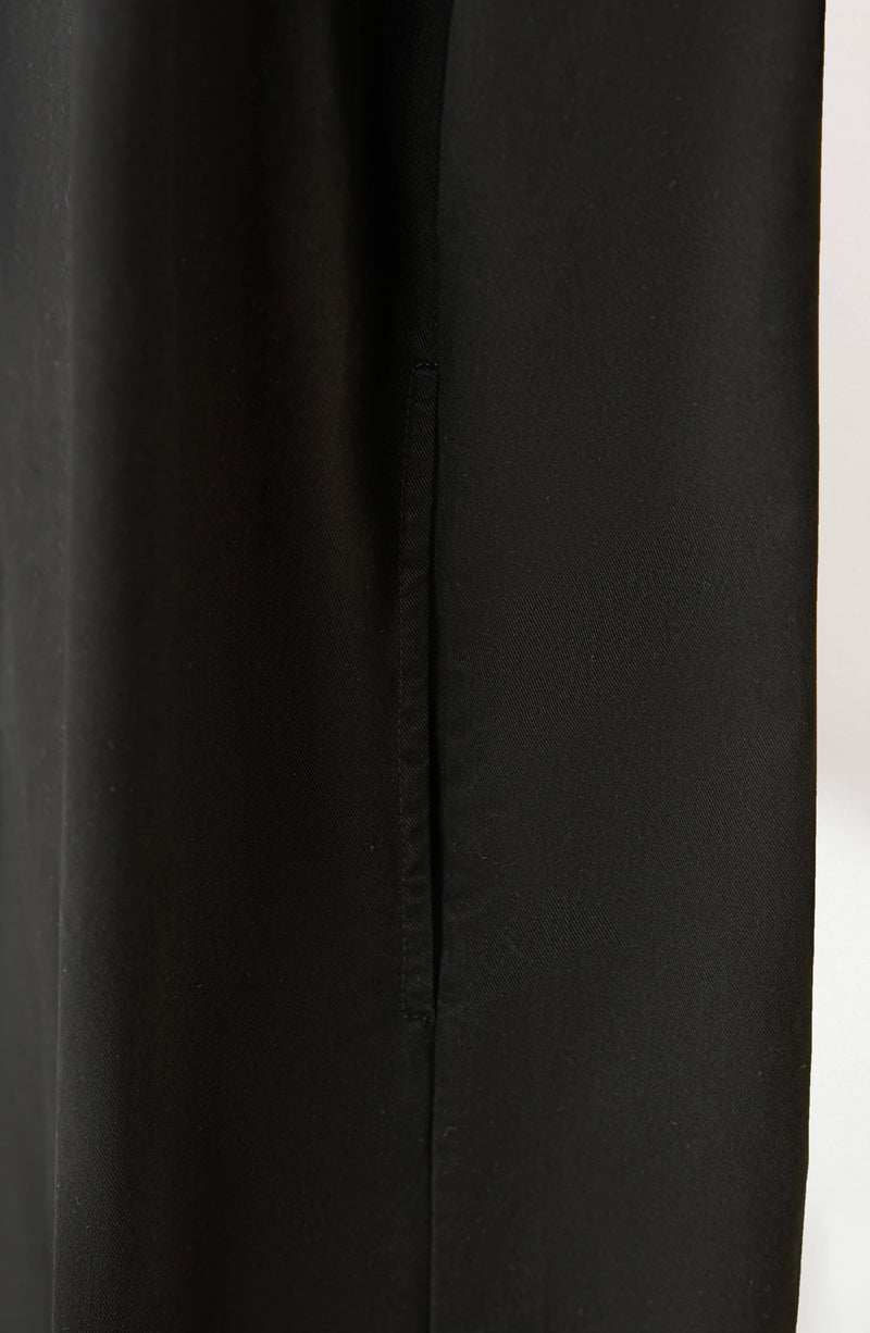 一款能滿足您時尚品味的荷葉邊設計外套。