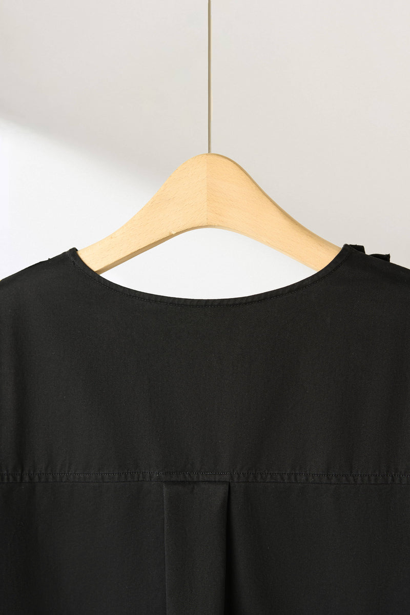 一款能滿足您時尚品味的荷葉邊設計外套。