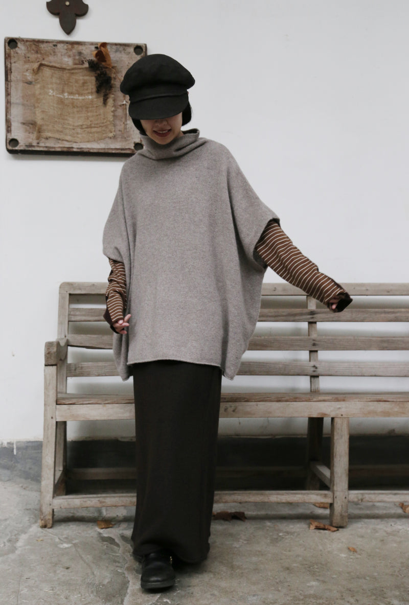 上質な温もりと自由なスタイリングを演出　ウールセーター ケープ風ニット　カシミヤセーター　251125