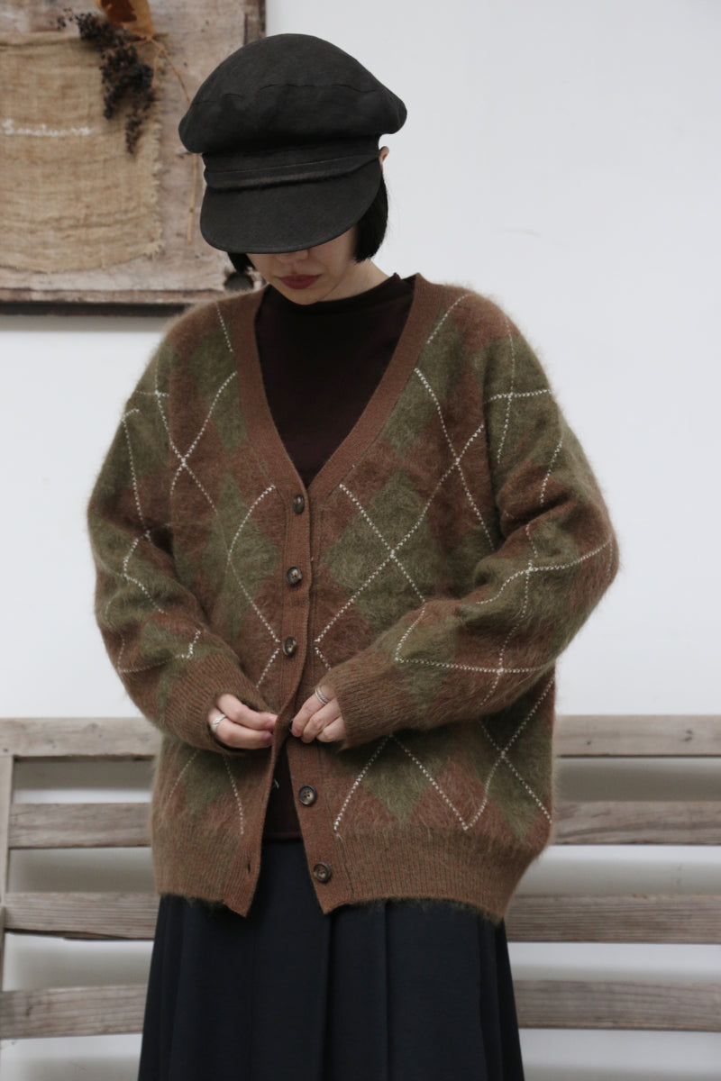 防寒性とおしゃれさを兼ね備えた、秋冬の必須アイテム ウールとカシミヤ混カーディガン　251124