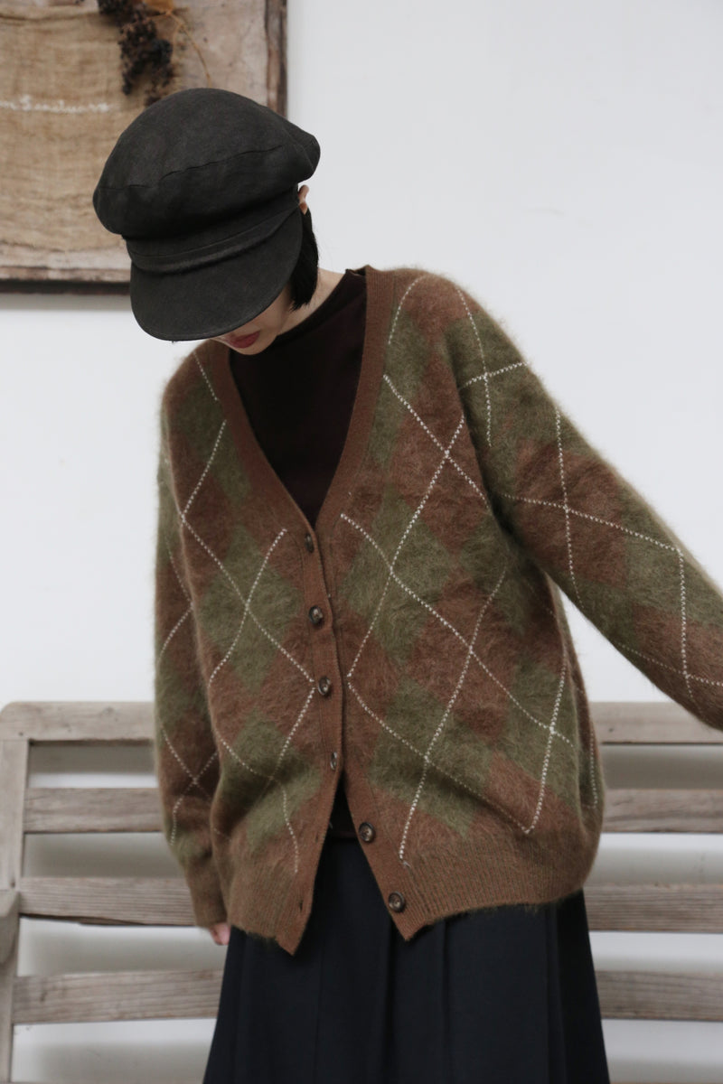 防寒性とおしゃれさを兼ね備えた、秋冬の必須アイテム ウールとカシミヤ混カーディガン　251124