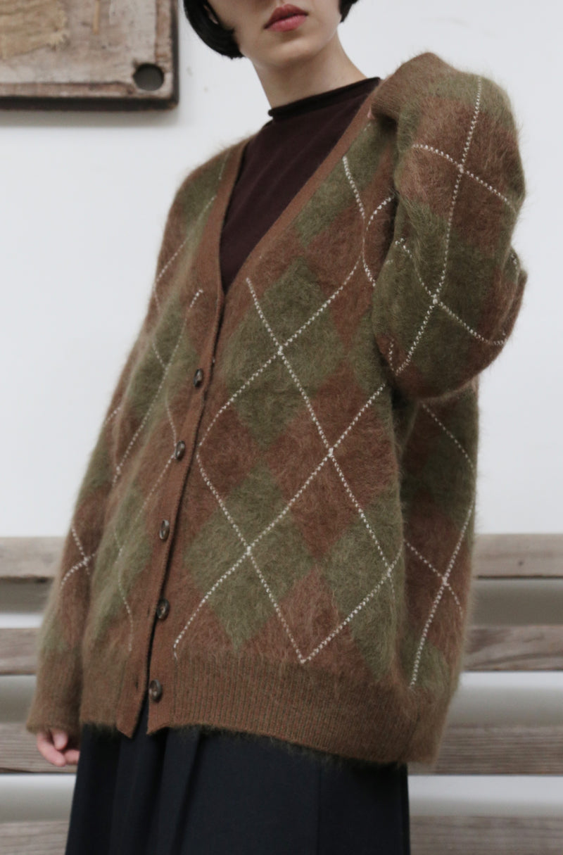 防寒性とおしゃれさを兼ね備えた、秋冬の必須アイテム ウールとカシミヤ混カーディガン　251124