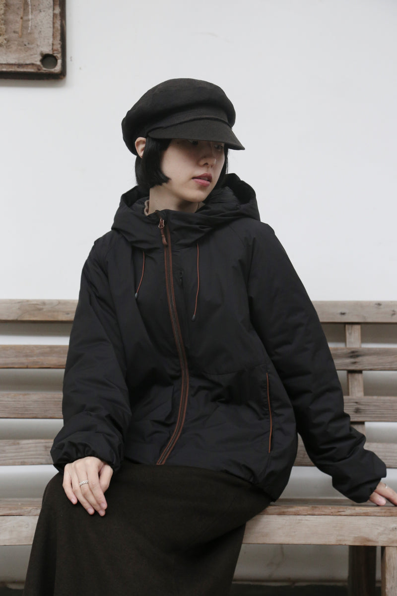 軽さと温かさの新次元。日常を洗練する、スポーティなダウンジャケット ダウンコート 251123-1
