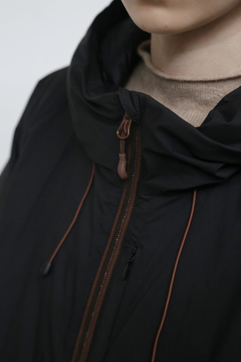 軽さと温かさの新次元。日常を洗練する、スポーティなダウンジャケット ダウンコート 251123-1