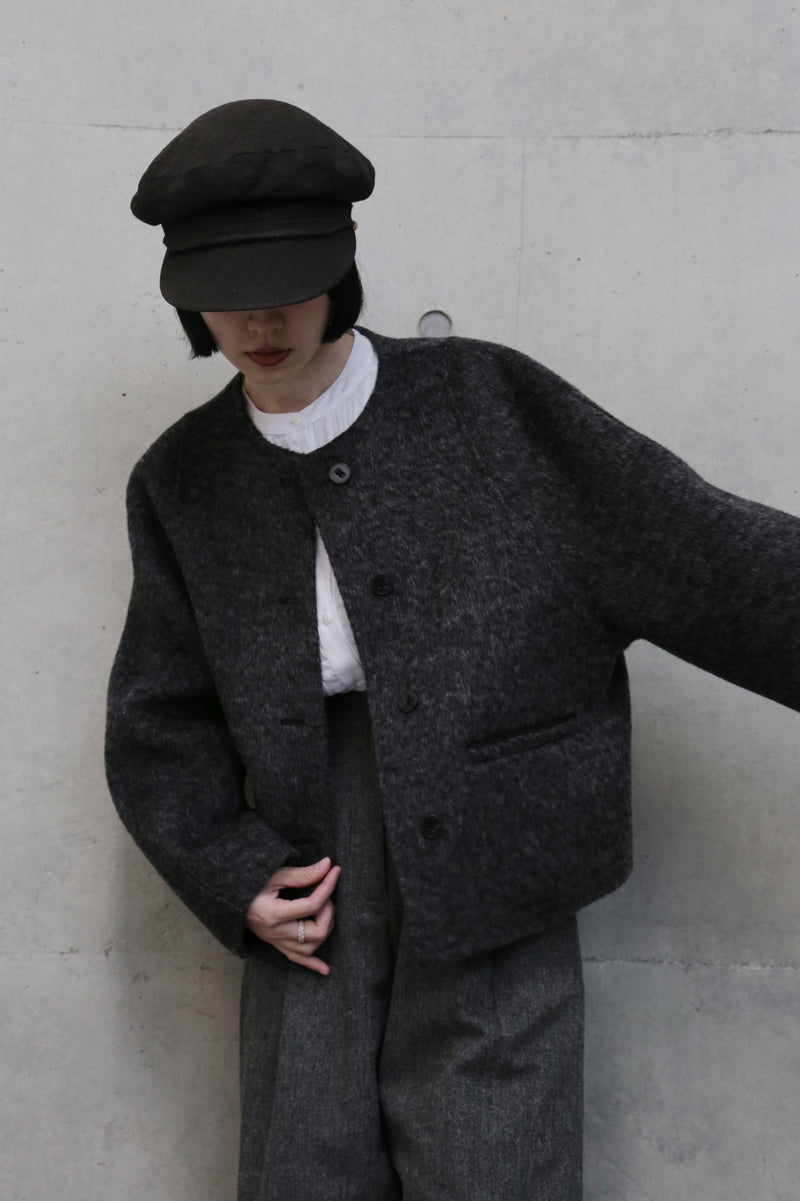 熟練の職人が一点一点手縫いで仕立て上げた、冬の特別なウールショートコート　251130-1