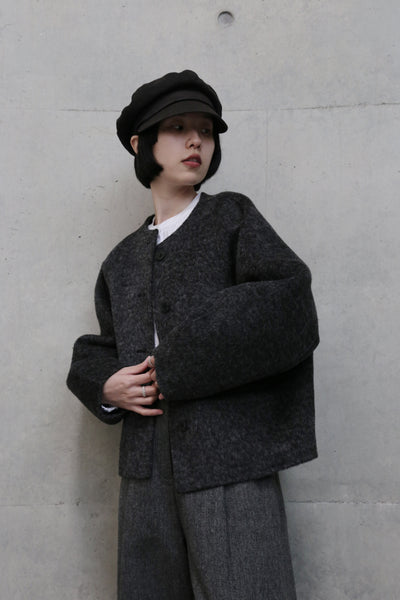 熟練の職人が一点一点手縫いで仕立て上げた、冬の特別なウールショートコート　251130-1