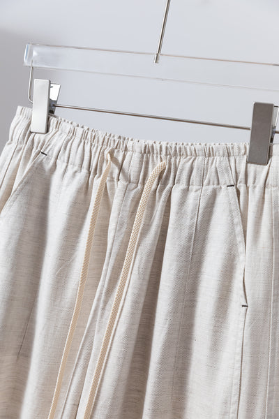 年間を通じて快適に着用できるワイドパンツ　シワになりにくいロングパンツ　　250904