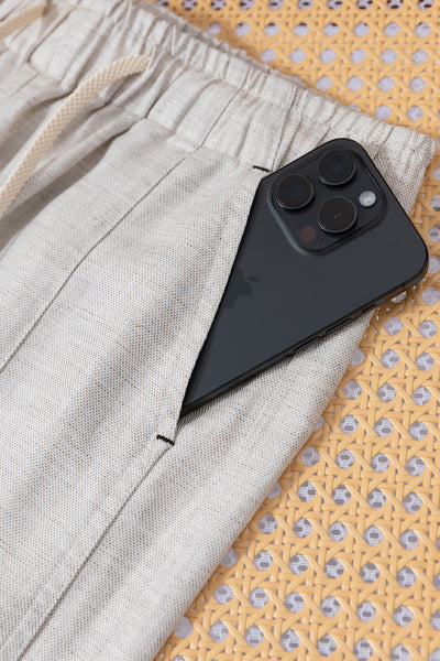 年間を通じて快適に着用できるワイドパンツ　シワになりにくいロングパンツ　　250904