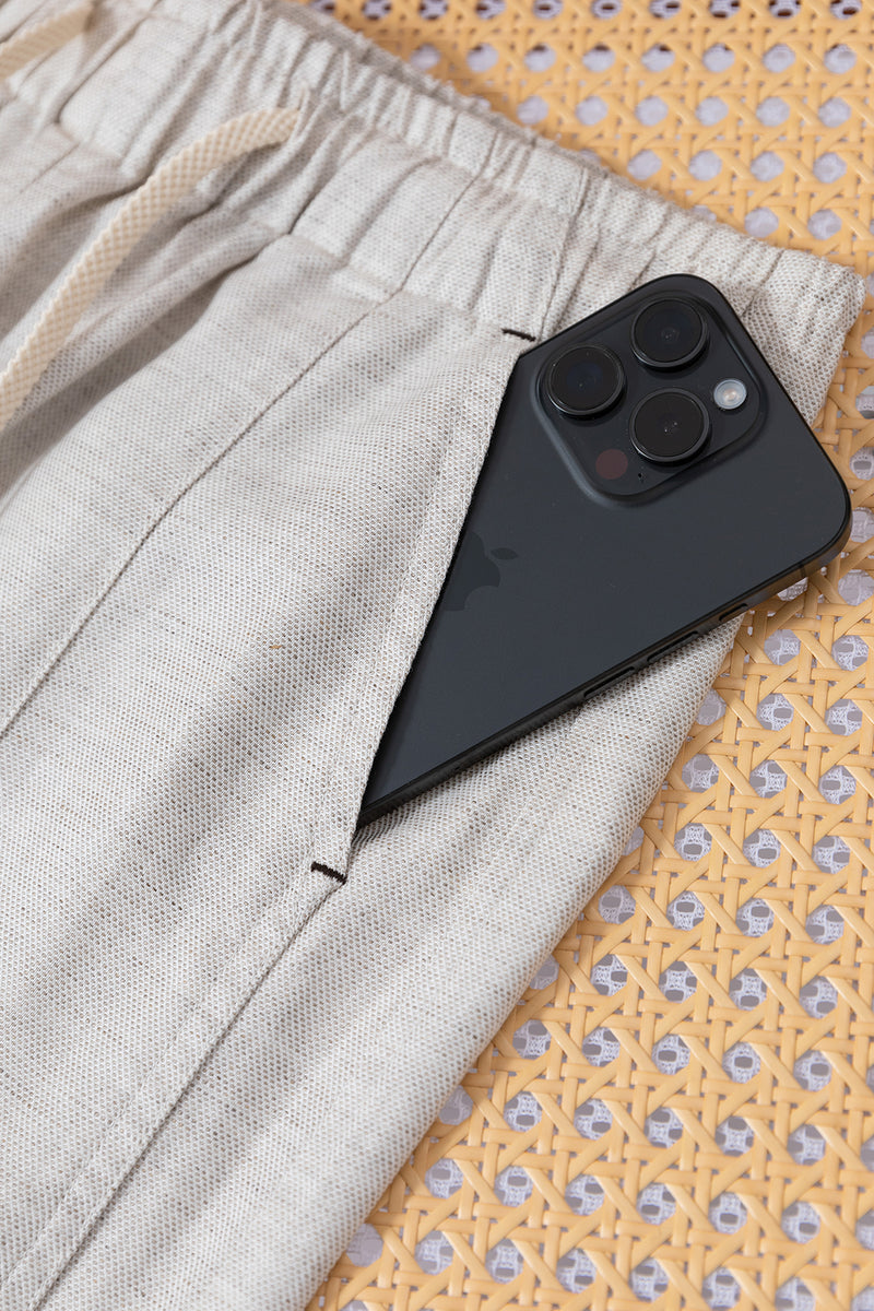 年間を通じて快適に着用できるワイドパンツ　シワになりにくいロングパンツ　　250904