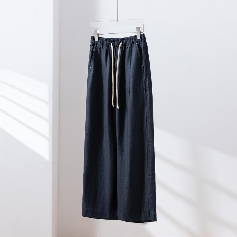 年間を通じて快適に着用できるワイドパンツ　シワになりにくいロングパンツ　　250904