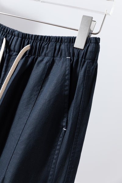 年間を通じて快適に着用できるワイドパンツ　シワになりにくいロングパンツ　　250904