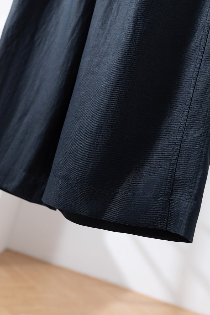 年間を通じて快適に着用できるワイドパンツ　シワになりにくいロングパンツ　　250904