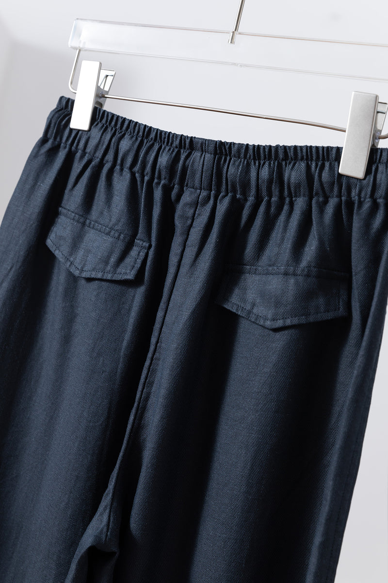 年間を通じて快適に着用できるワイドパンツ　シワになりにくいロングパンツ　　250904