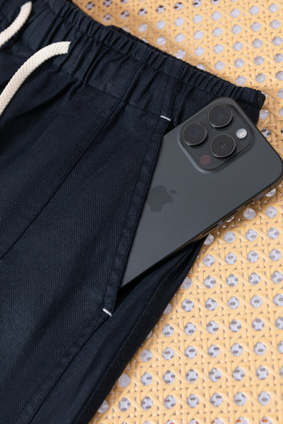 年間を通じて快適に着用できるワイドパンツ　シワになりにくいロングパンツ　　250904