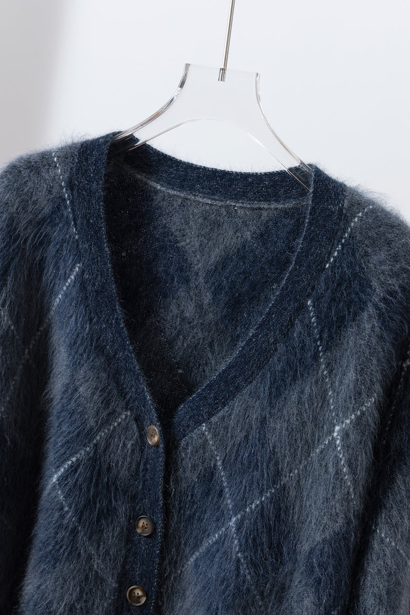 防寒性とおしゃれさを兼ね備えた、秋冬の必須アイテム ウールとカシミヤ混カーディガン　251124