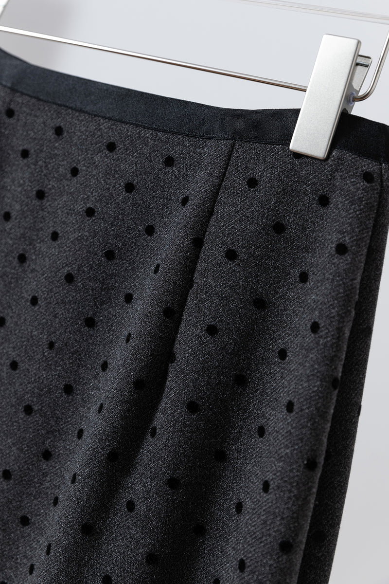 さまざまな着回しができるロングスカート　マキシ丈スカート　ドット柄スカート　251116