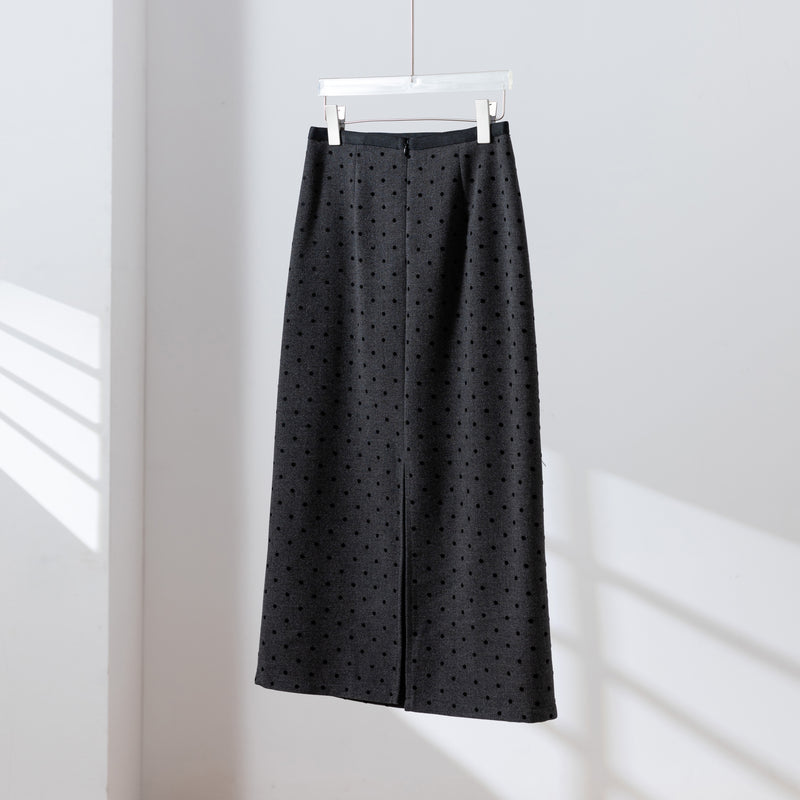 さまざまな着回しができるロングスカート　マキシ丈スカート　ドット柄スカート　251116