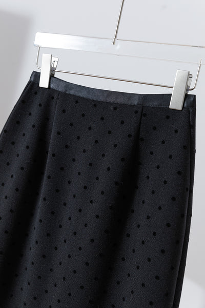 さまざまな着回しができるロングスカート　マキシ丈スカート　ドット柄スカート　251116