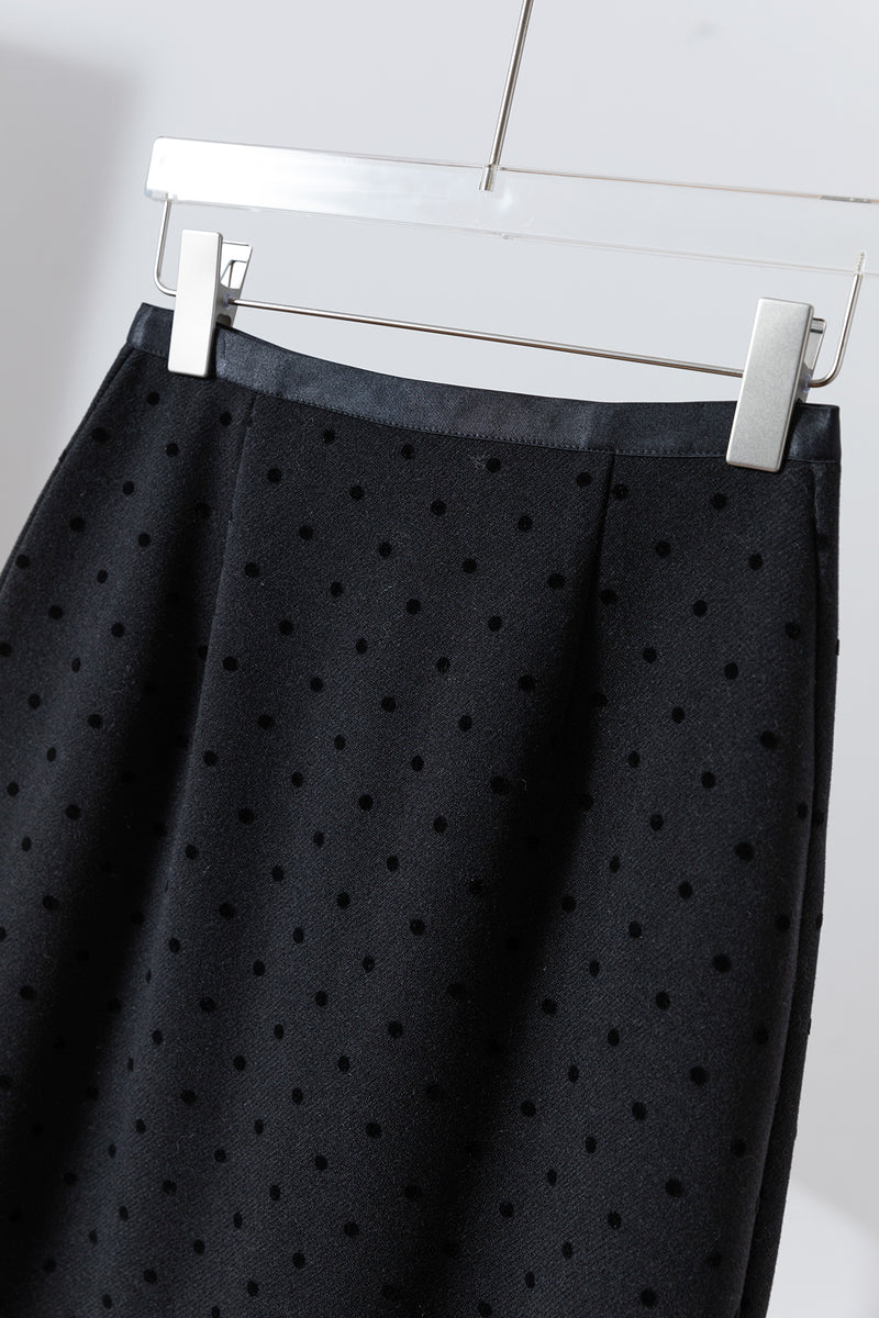 さまざまな着回しができるロングスカート　マキシ丈スカート　ドット柄スカート　251116