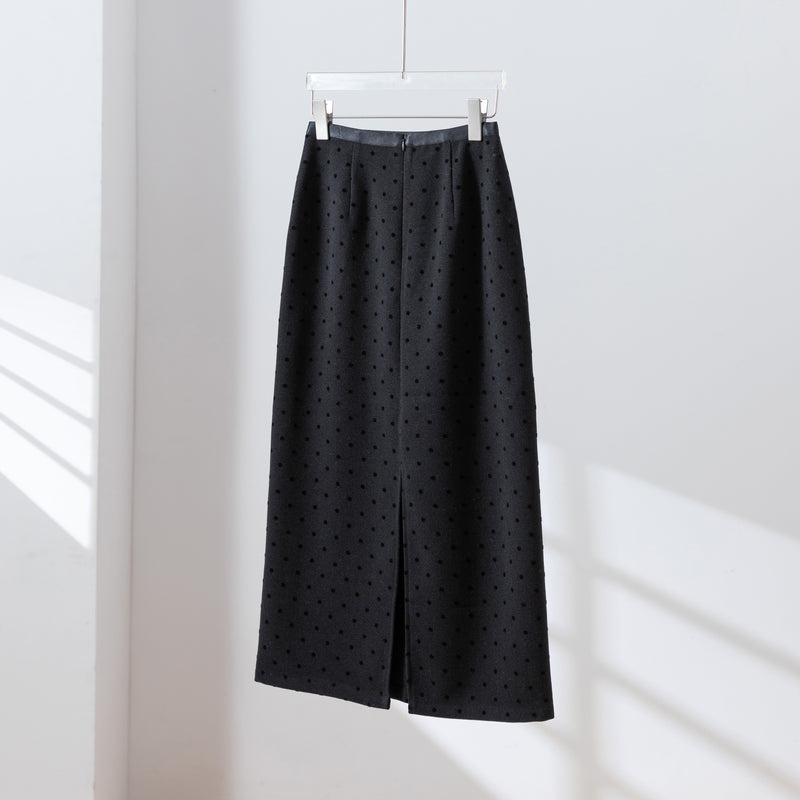 さまざまな着回しができるロングスカート　マキシ丈スカート　ドット柄スカート　251116