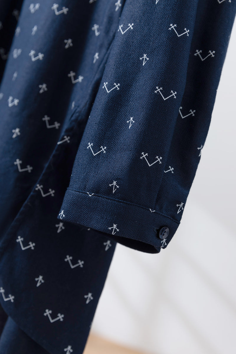 ゆったりとしたシルエットでありながら、きちんと感のあるブラウス　長袖ブラウス　綿麻　251004-1