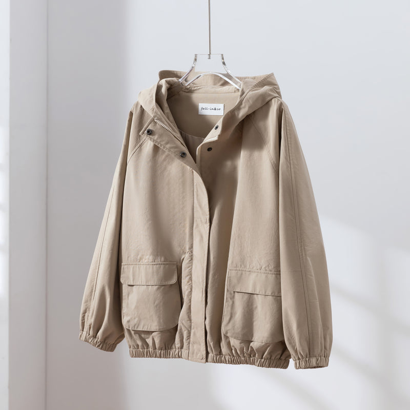 「理想の1枚」立体フードがおしゃれな、ポケットデザインのショートブルゾン　アウター　251001-1