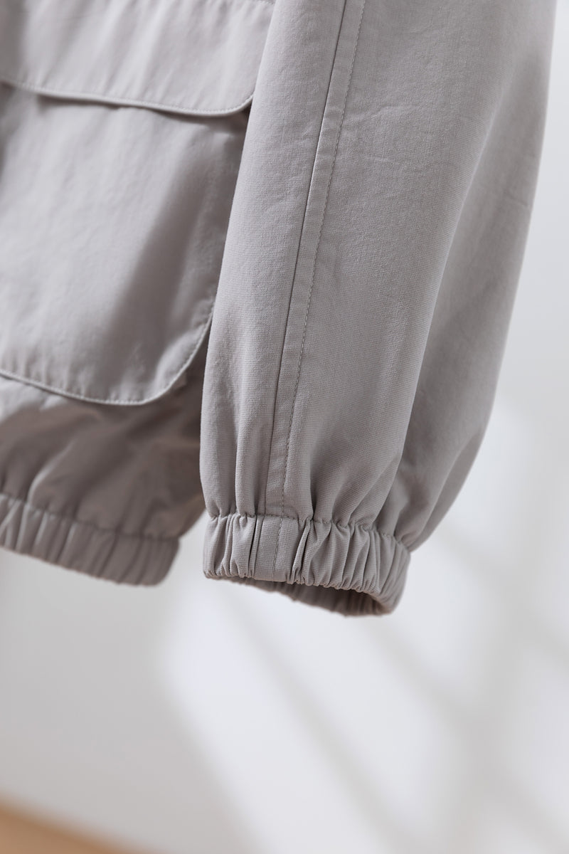 「理想の1枚」立体フードがおしゃれな、ポケットデザインのショートブルゾン　アウター　251001-1