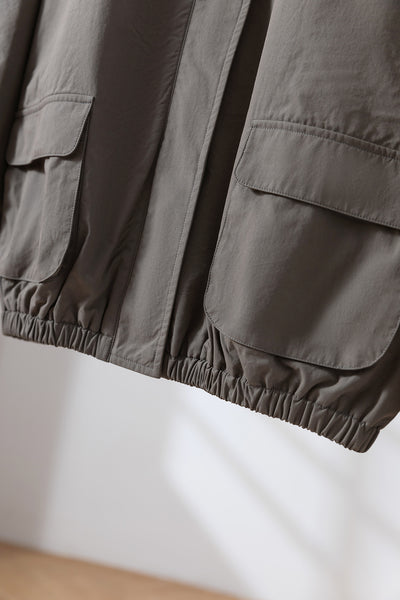 「理想の1枚」立体フードがおしゃれな、ポケットデザインのショートブルゾン　アウター　251001-1