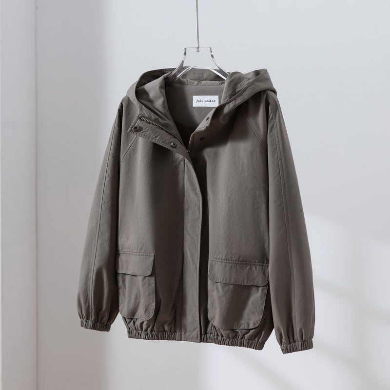 「理想の1枚」立体フードがおしゃれな、ポケットデザインのショートブルゾン　アウター　251001-1