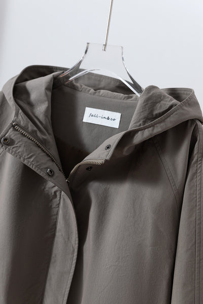 「理想の1枚」立体フードがおしゃれな、ポケットデザインのショートブルゾン　アウター　251001-1