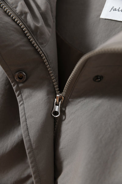 「理想の1枚」立体フードがおしゃれな、ポケットデザインのショートブルゾン　アウター　251001-1