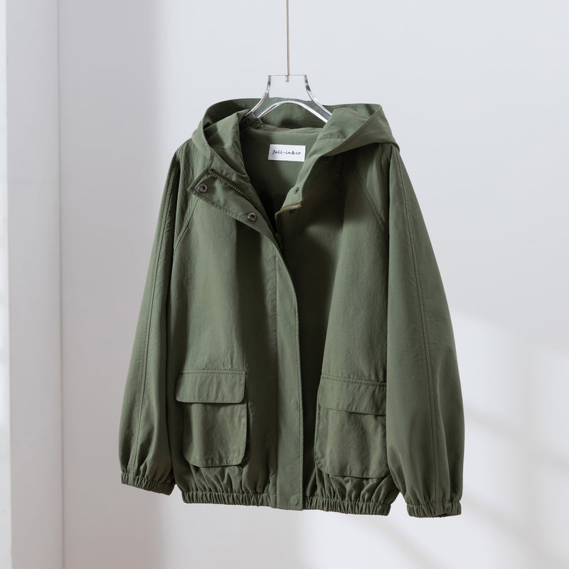 「理想の1枚」立体フードがおしゃれな、ポケットデザインのショートブルゾン　アウター　251001-1