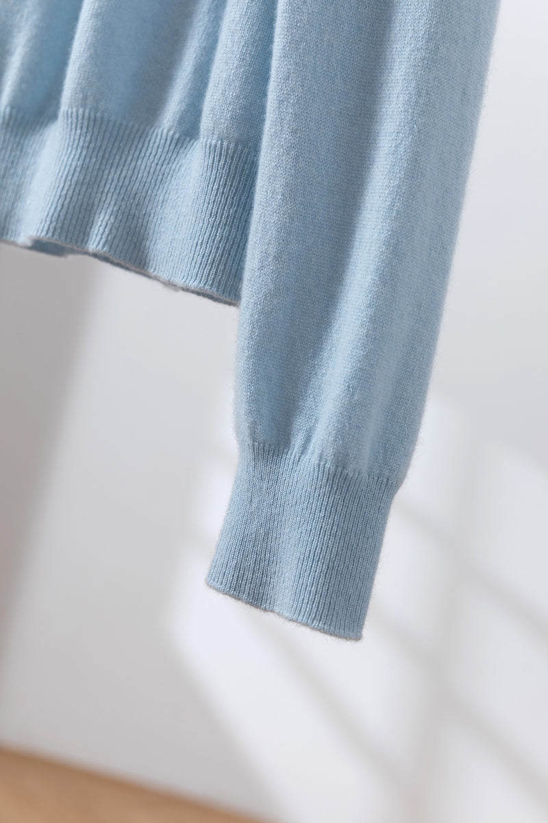 The ultimate in comfort thanks to soft fibers. 100% cashmere crew neck cashmere sweater 251002