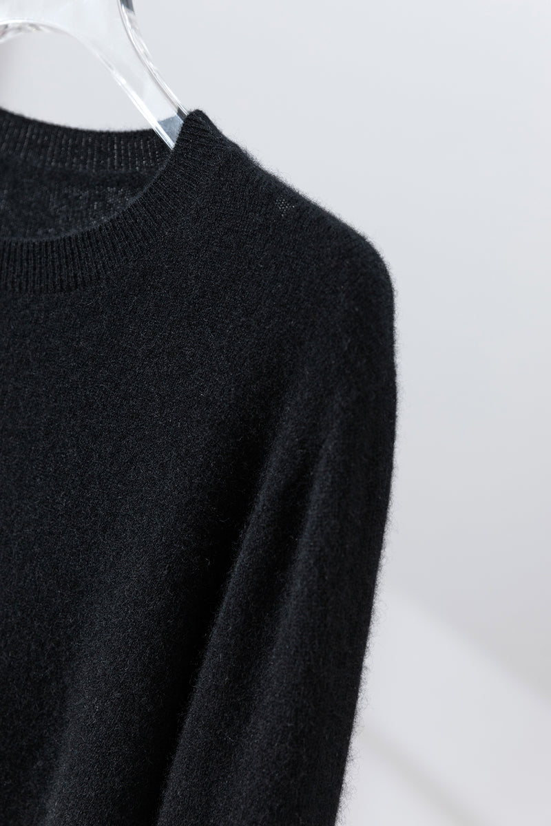The ultimate in comfort thanks to soft fibers. 100% cashmere crew neck cashmere sweater 251002