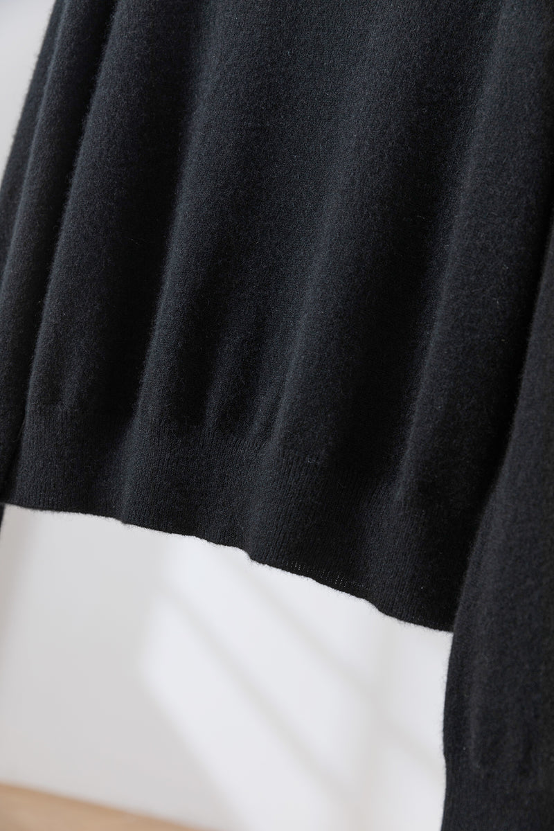 The ultimate in comfort thanks to soft fibers. 100% cashmere crew neck cashmere sweater 251002