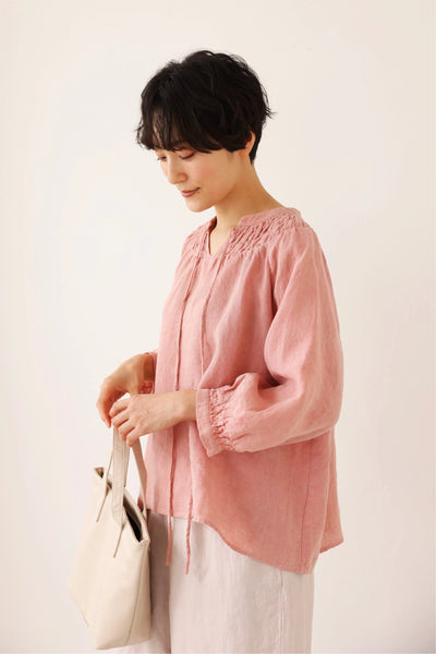 ハンドメイド感たっぷりのチュックドブラウス　 リネン100％　リネンブラウス ピンク　250810