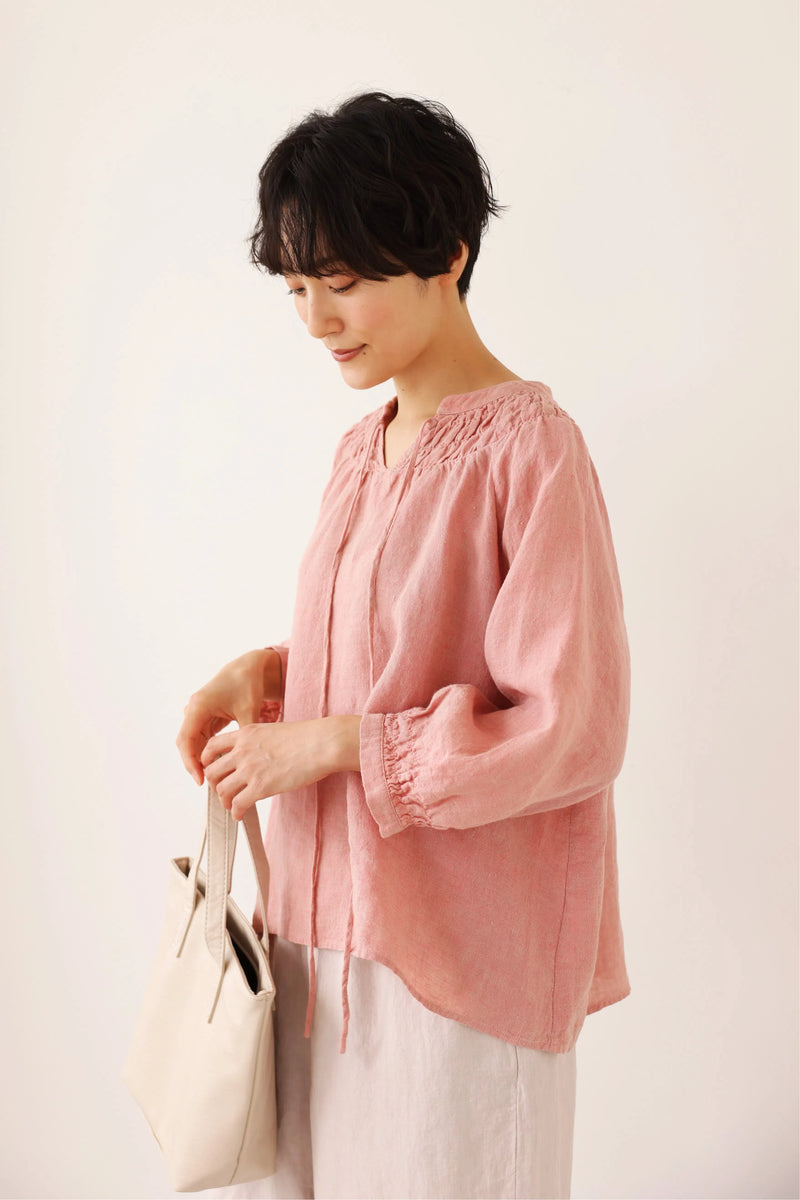 ハンドメイド感たっぷりのチュックドブラウス　 リネン100％　リネンブラウス ピンク　250810