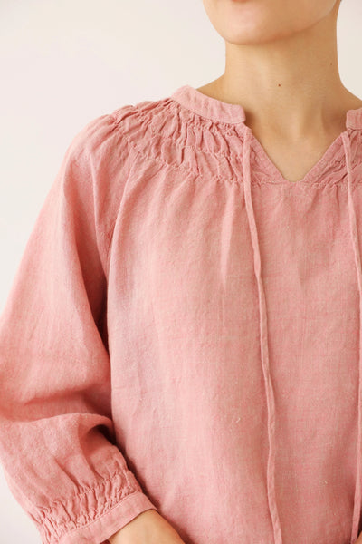ハンドメイド感たっぷりのチュックドブラウス　 リネン100％　リネンブラウス ピンク　250810