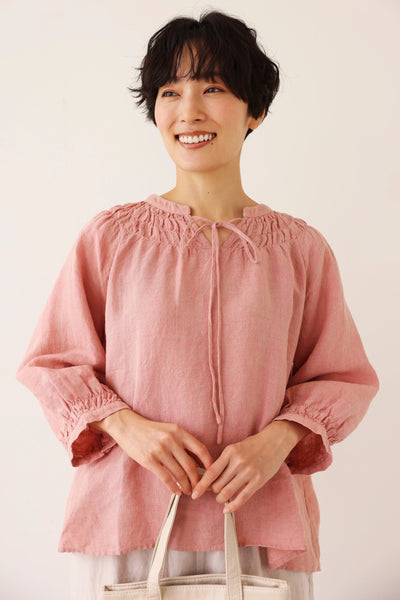 ハンドメイド感たっぷりのチュックドブラウス　 リネン100％　リネンブラウス ピンク　250810